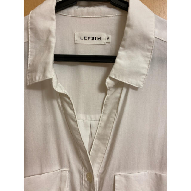 LEPSIM(レプシィム)のレプシム 白シャツ レディースのトップス(シャツ/ブラウス(長袖/七分))の商品写真