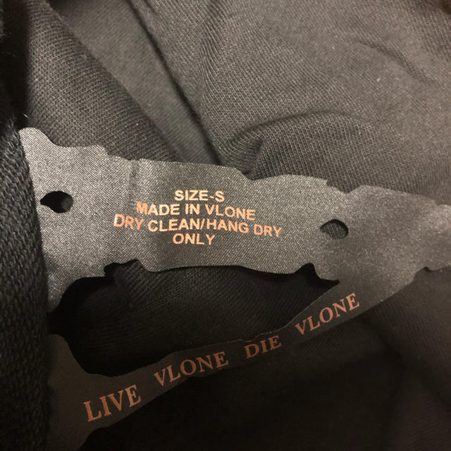 VLONE の通販 by にけ†プロフィール必読†|ラクマ friends hoodie NEWお得