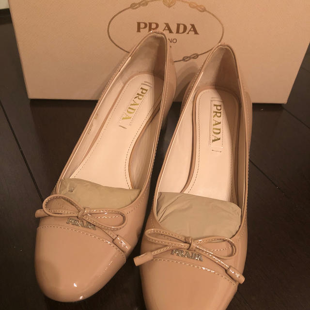 PRADA ベージュ エナメル パンプス 36.5 【ファッション通販】 12750円