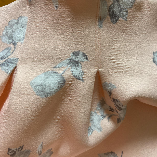titty&co(ティティアンドコー)のティティアンドコー　ピンクの花柄スカート レディースのスカート(ひざ丈スカート)の商品写真