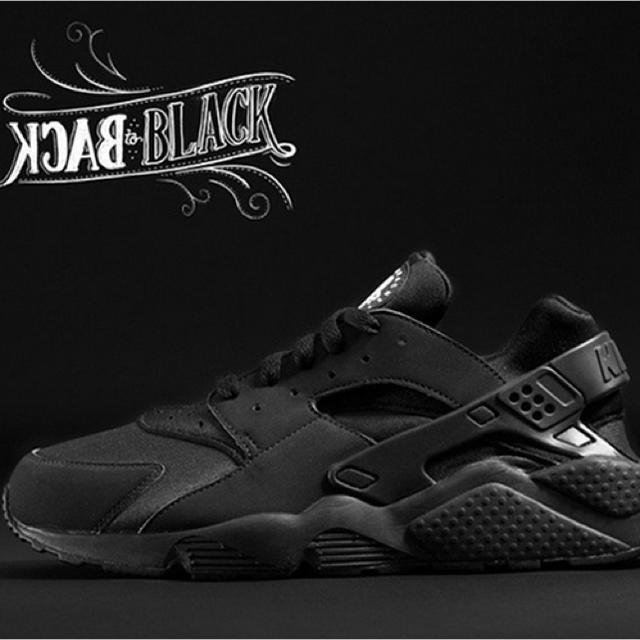 NIKE(ナイキ)の希少★新品★NIKE AIR HUARACHE トリプルブラック 26.5cm メンズの靴/シューズ(スニーカー)の商品写真