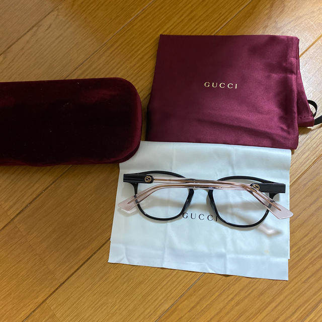 Gucci(グッチ)のGUCCI メガネ　ブラック×クリアピンク レディースのファッション小物(サングラス/メガネ)の商品写真