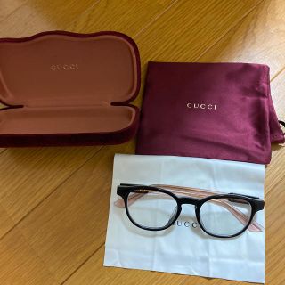 グッチ(Gucci)のGUCCI メガネ　ブラック×クリアピンク(サングラス/メガネ)