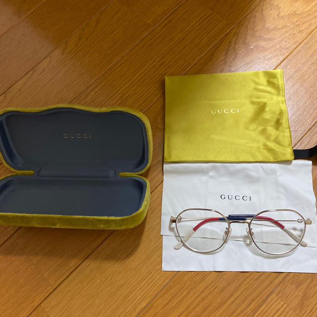 Gucci(グッチ)のGUCCI メガネ　サイドロゴ レディースのファッション小物(サングラス/メガネ)の商品写真