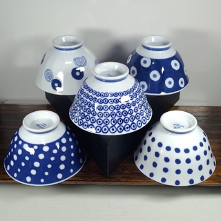 ハサミ(HASAMI)の波佐見焼  藍丸紋　軽量茶碗揃　新品未使用　送料込み　和食器　有田焼　飯碗(食器)