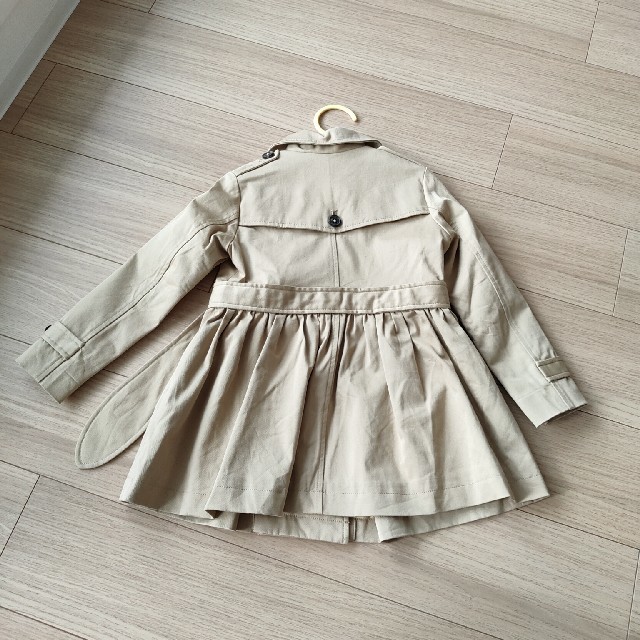 UNIQLO(ユニクロ)のUNIQLO KIDS 110cm トレンチコート キッズ/ベビー/マタニティのキッズ服女の子用(90cm~)(コート)の商品写真