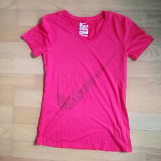 ナイキ(NIKE)のTシャツ　レディース(Tシャツ(半袖/袖なし))