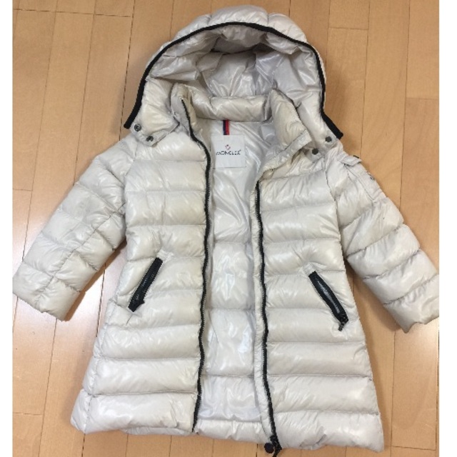 MONCLER(モンクレール)の【値下げ！モンクレール】キッズ　ダウンコート１０４cm アイボリー キッズ/ベビー/マタニティのキッズ服女の子用(90cm~)(コート)の商品写真