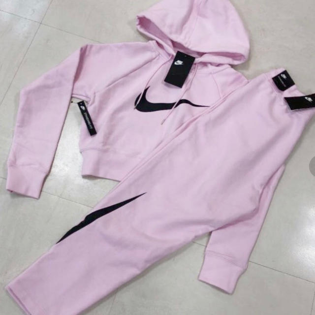 値下げ!! お早めにNIKE レディーススエット 上下セット販売