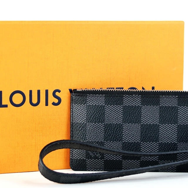 LOUIS VUITTON ダミエグラフィット プレイフォン8 コインパスケース