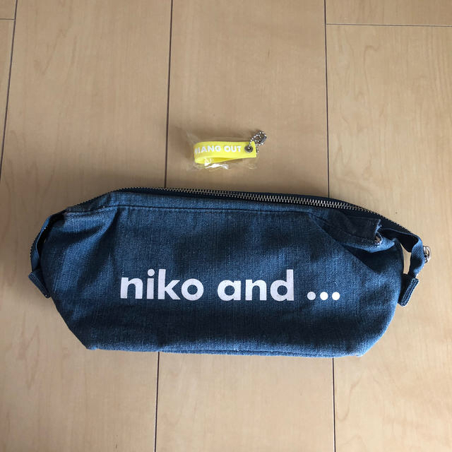 niko and...(ニコアンド)のNICO and ポーチ　ストラップ付 レディースのファッション小物(ポーチ)の商品写真