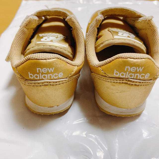 New Balance(ニューバランス)のニューバランス　キッズスニーカー　ゴールド キッズ/ベビー/マタニティのキッズ靴/シューズ(15cm~)(スニーカー)の商品写真