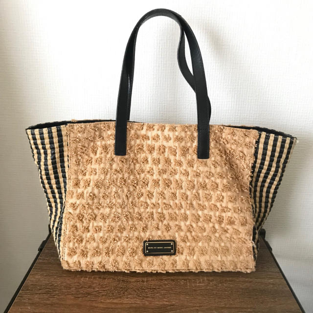 MARC BY MARC JACOBS(マークバイマークジェイコブス)のマークバイマークジェイコブス　A4サイズが入るかごバック レディースのバッグ(かごバッグ/ストローバッグ)の商品写真