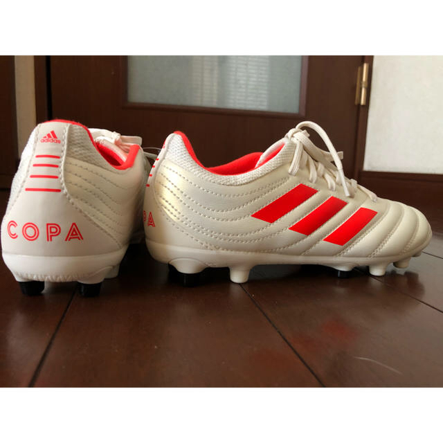 adidas(アディダス)の新品！半額！アディダス　ジュニア用　サッカースパイク◇２２．０ｃｍ◇COPA スポーツ/アウトドアのサッカー/フットサル(シューズ)の商品写真