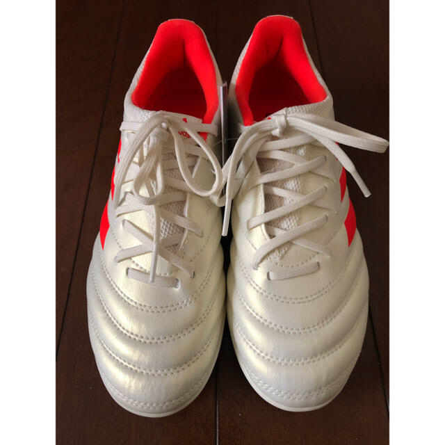 adidas(アディダス)の新品！半額！アディダス　ジュニア用　サッカースパイク◇２２．０ｃｍ◇COPA スポーツ/アウトドアのサッカー/フットサル(シューズ)の商品写真