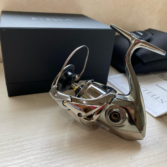 即納&大特価】 シマノ 18ステラ C3000MHG ボディ 美品 ☆ フィッシング