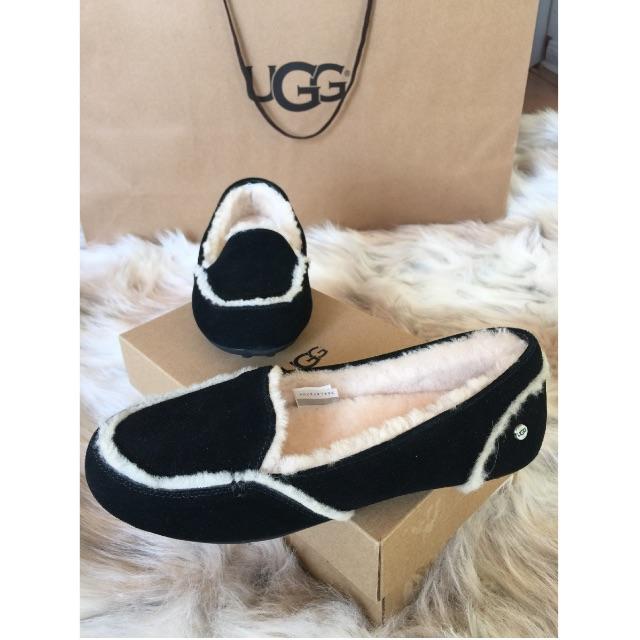 UGG(アグ)の新品☆ UGG アグ Hailey ヘイリー ローファー モカシン 黒 24cm レディースの靴/シューズ(スリッポン/モカシン)の商品写真