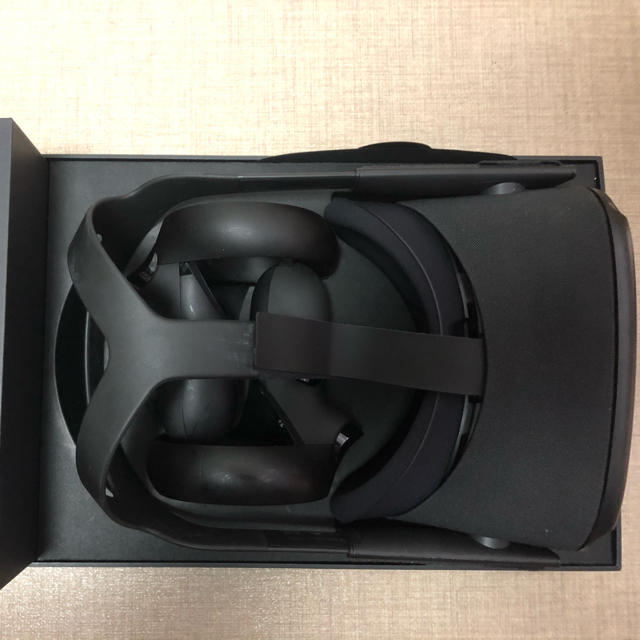 オキュラスクエスト 64GB Oculus Quest エンタメ/ホビーのゲームソフト/ゲーム機本体(家庭用ゲーム機本体)の商品写真