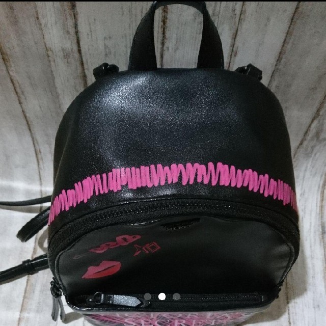 Victoria's Secret(ヴィクトリアズシークレット)のvictoria's secret バックパック     レディースのバッグ(リュック/バックパック)の商品写真