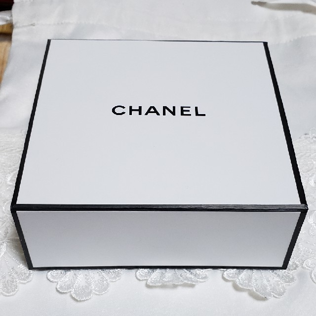 CHANEL(シャネル)のCHANEL ギフトボックス レディースのバッグ(ショップ袋)の商品写真