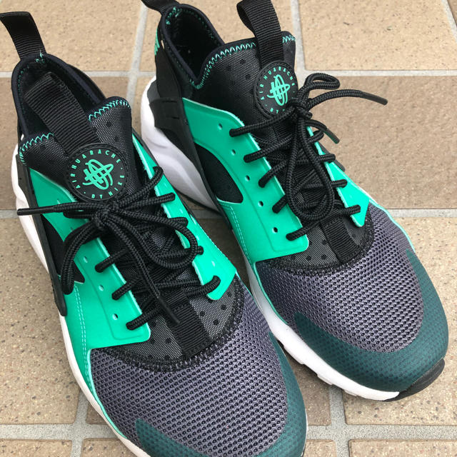 NIKE(ナイキ)のナイキ　スニーカー　AIR HUARACHE RUN ULTRA メンズの靴/シューズ(スニーカー)の商品写真