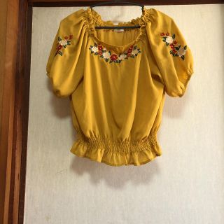 ハニーズ(HONEYS)の花柄刺繍入りオフショルダー(カットソー(半袖/袖なし))