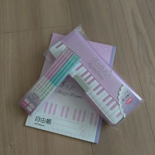 メゾピアノ(mezzo piano)の新品未使用　メゾピアノ　筆箱　女の子　文房具　入学準備(ペンケース/筆箱)