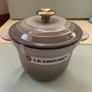 ルクルーゼ(LE CREUSET)のルクルーゼ　ル・クルーゼ　ココットエブリィ　限定色　ナツメグ　ゴールドつまみ(鍋/フライパン)