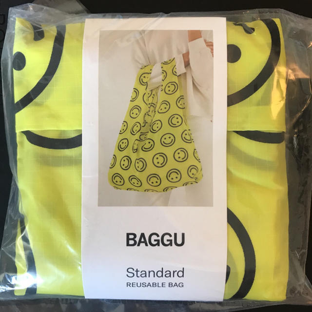 大人気　スマイル柄　Baggu 新品　スタンダードサイズ レディースのバッグ(エコバッグ)の商品写真