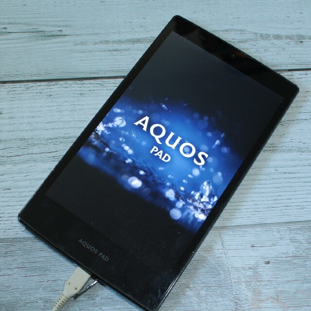 箱付美品 AQUOS PAD SHT21 (SHARP 7インチタブレット)au