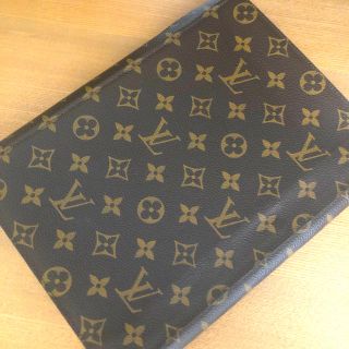 LOUIS VUITTON iPadケース