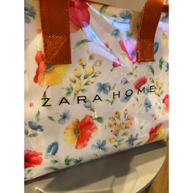 ZARA HOME(ザラホーム)の完売品　新品タグ付き　ザラホーム   フラワー　ビニール　ミニトート　バック レディースのバッグ(トートバッグ)の商品写真