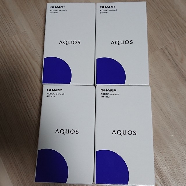 AQUOS(アクオス)のAQUOS sense3 SH-M12 シルバーホワイト ４台 スマホ/家電/カメラのスマートフォン/携帯電話(スマートフォン本体)の商品写真