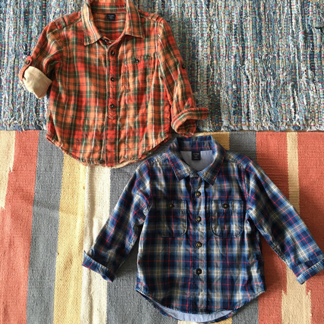 babyGAP(ベビーギャップ)のbaby GAP ★ 90 ☆シャツ2点 キッズ/ベビー/マタニティのキッズ服男の子用(90cm~)(ブラウス)の商品写真