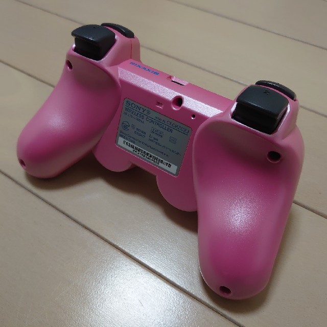 PlayStation3(プレイステーション3)のSONY PS3 コントローラー・ピンク エンタメ/ホビーのゲームソフト/ゲーム機本体(家庭用ゲーム機本体)の商品写真