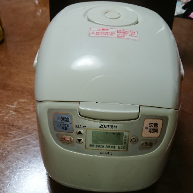 象印(ゾウジルシ)の炊飯器(マイコン) ZOJIRUSHI 5.5合 スマホ/家電/カメラの調理家電(炊飯器)の商品写真