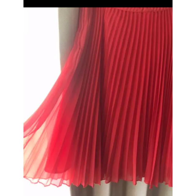 MANGO(マンゴ)の【MANGO】マンゴー 膝丈プリーツスカート　赤ピンク　38サイズ レディースのスカート(ひざ丈スカート)の商品写真