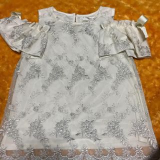 トッコ(tocco)のtocco closet 肩出し 袖リボン花柄 ブラウス(カットソー(半袖/袖なし))