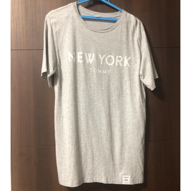 TOMMY(トミー)のTOMMY トミー　Tシャツ　グレー レディースのトップス(Tシャツ(半袖/袖なし))の商品写真