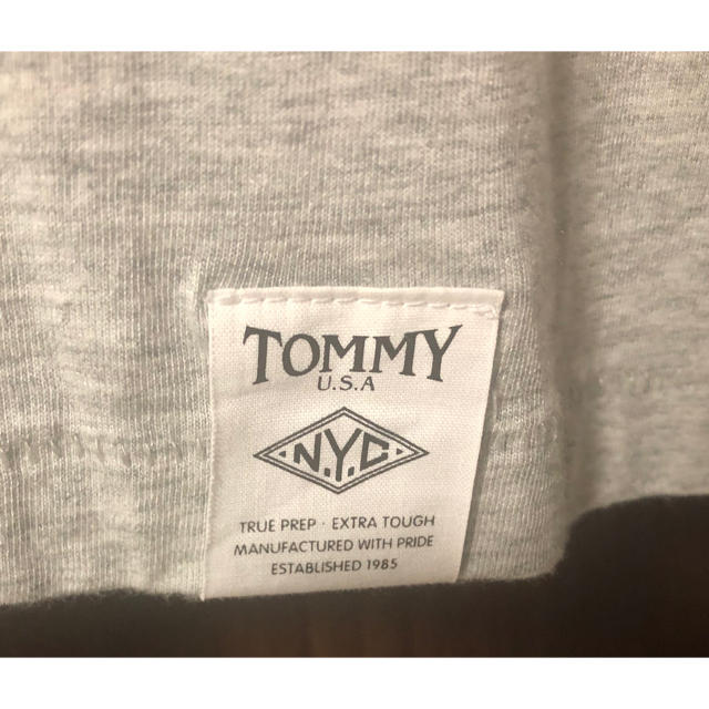 TOMMY(トミー)のTOMMY トミー　Tシャツ　グレー レディースのトップス(Tシャツ(半袖/袖なし))の商品写真