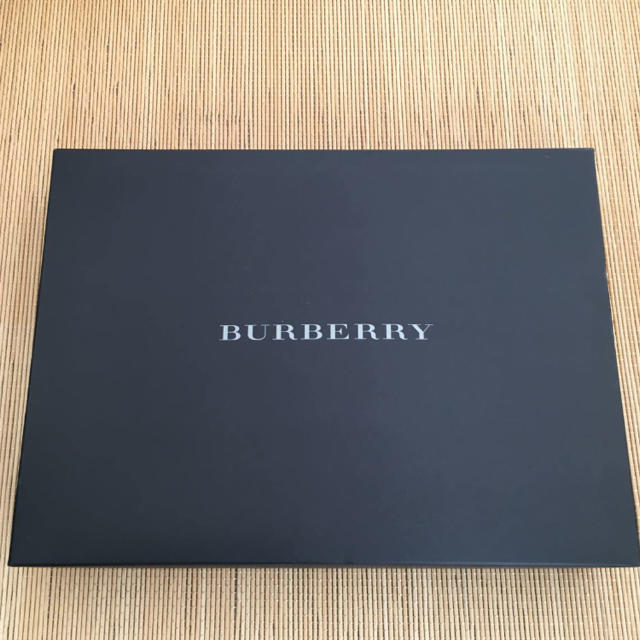 BURBERRY(バーバリー)のIchinomiyaさま🎶バーバリー🎶膝掛け　新品未使用品 レディースのファッション小物(マフラー/ショール)の商品写真