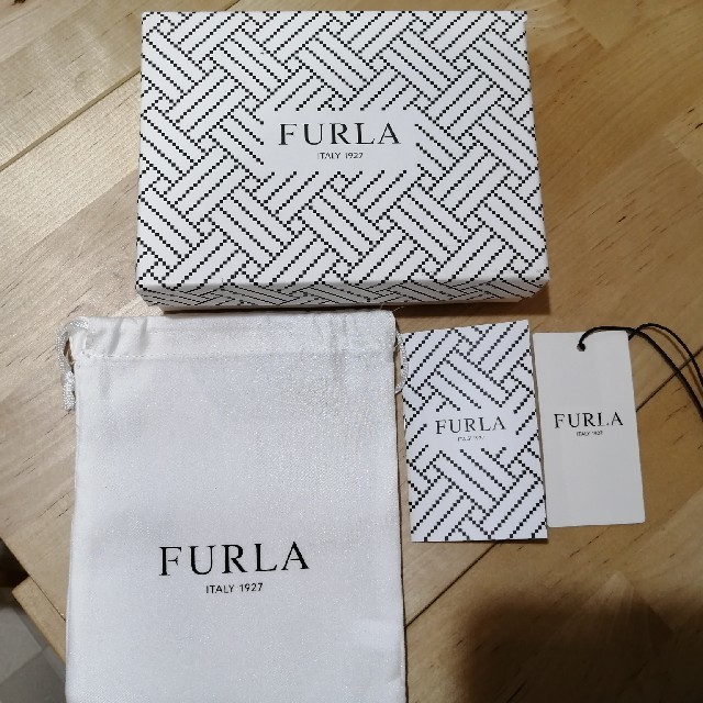 FURLA 二つ折り財布 3