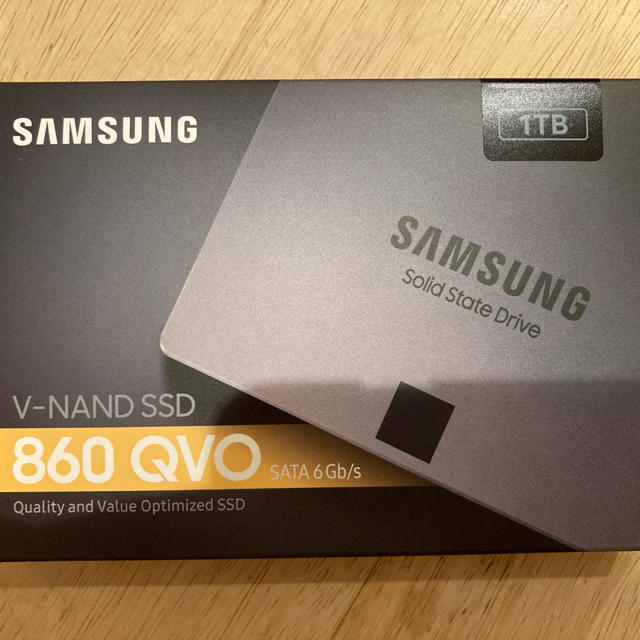 SAMSUNG(サムスン)の（新品未開封）SAMSUNG SSD 860 QVO 1TB  スマホ/家電/カメラのPC/タブレット(PCパーツ)の商品写真