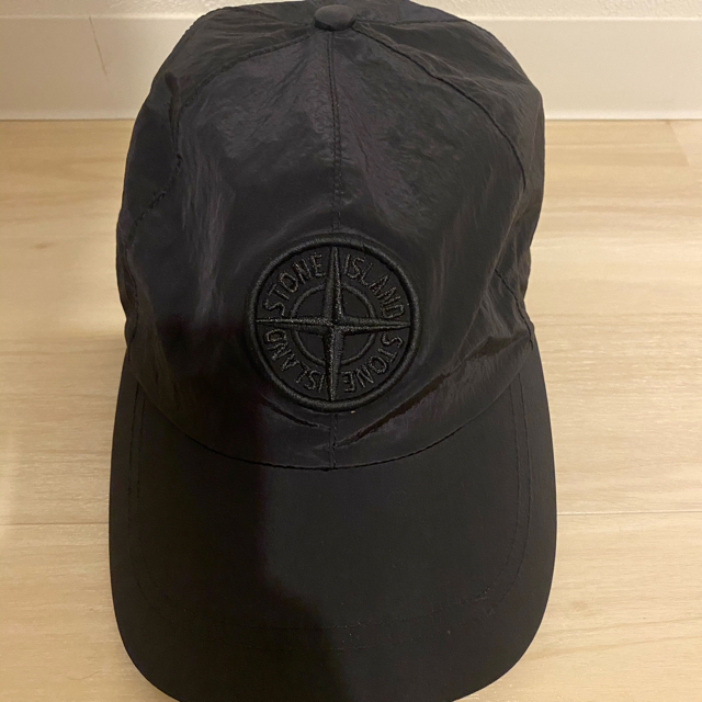 STONE ISLAND(ストーンアイランド)の【ちゃぱぞー様専用】STONE ISLAND ナイロンメタルキャップ ブラック メンズの帽子(キャップ)の商品写真