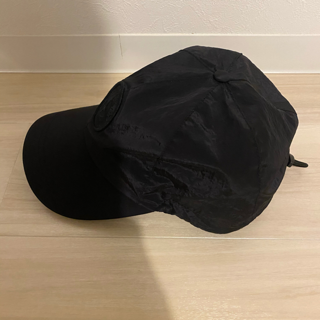 STONE ISLAND(ストーンアイランド)の【ちゃぱぞー様専用】STONE ISLAND ナイロンメタルキャップ ブラック メンズの帽子(キャップ)の商品写真