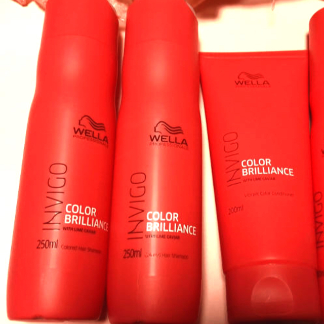 WELLA(ウエラ)のカラーブリリアンス　新品　3本セット⭐︎最終値下げ⭐︎ コスメ/美容のヘアケア/スタイリング(シャンプー)の商品写真