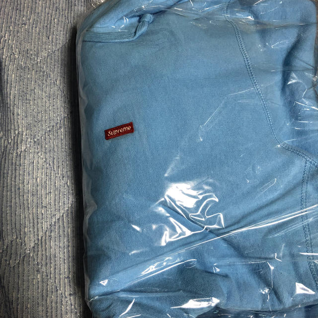 Supreme(シュプリーム)の正規品　Supreme Small Box Hooded  Ice Blue M メンズのトップス(パーカー)の商品写真