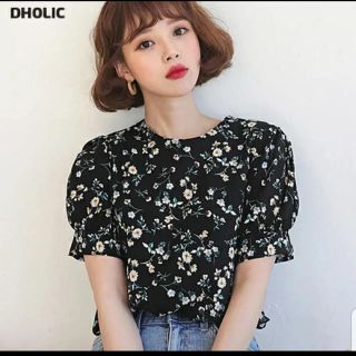 ディーホリック(dholic)のdholic⭐︎花柄トップス(カットソー(半袖/袖なし))