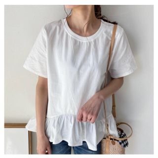 裾フリルＴシャツ　　Laulea(Tシャツ(半袖/袖なし))