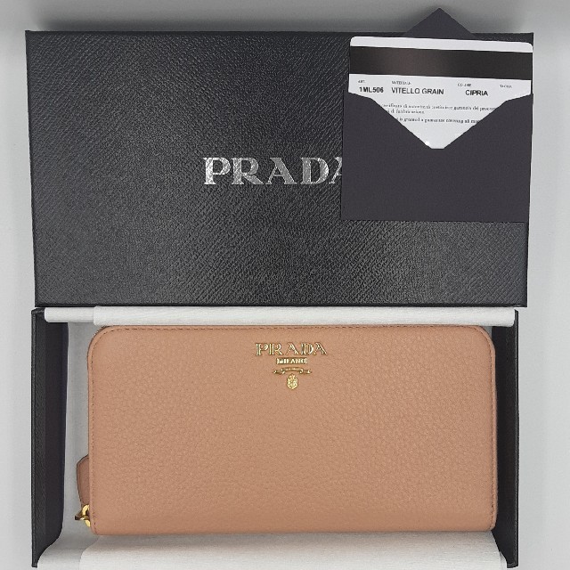 【最終値下げ】PRADA　ラウンドファスナー長財布　ベージュ